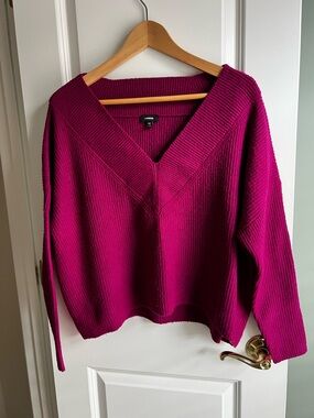 Express Women's V-Neck Sweater in Bright Fuchsia